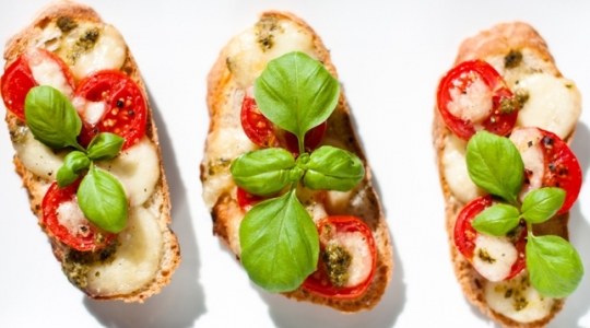 Bruschetta pomodoro e mozzarella