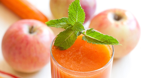 Mela, carota e arancia