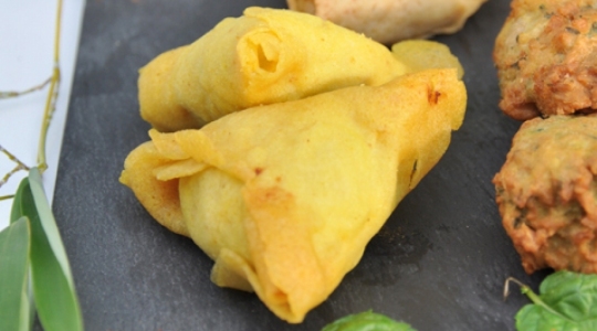 Samosa di pollo al curry