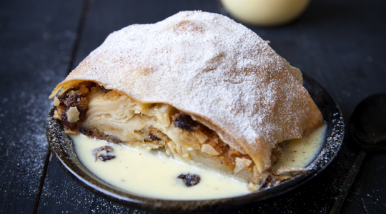 Strudel alle mele tradizionale 